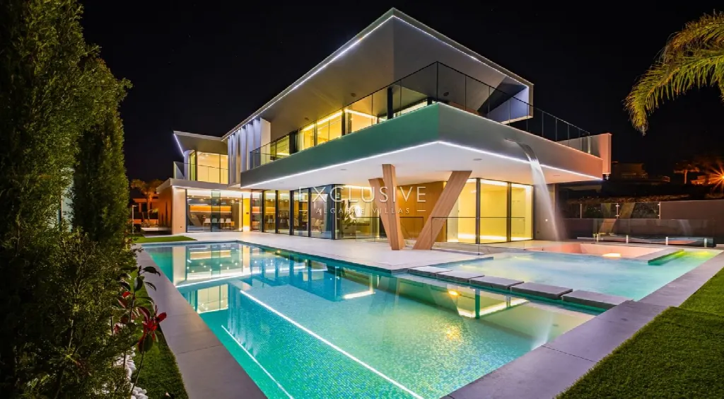 Albufeira, Algarve – Meerblickvilla mit Dachterrasse, 5 Schlafzimmer