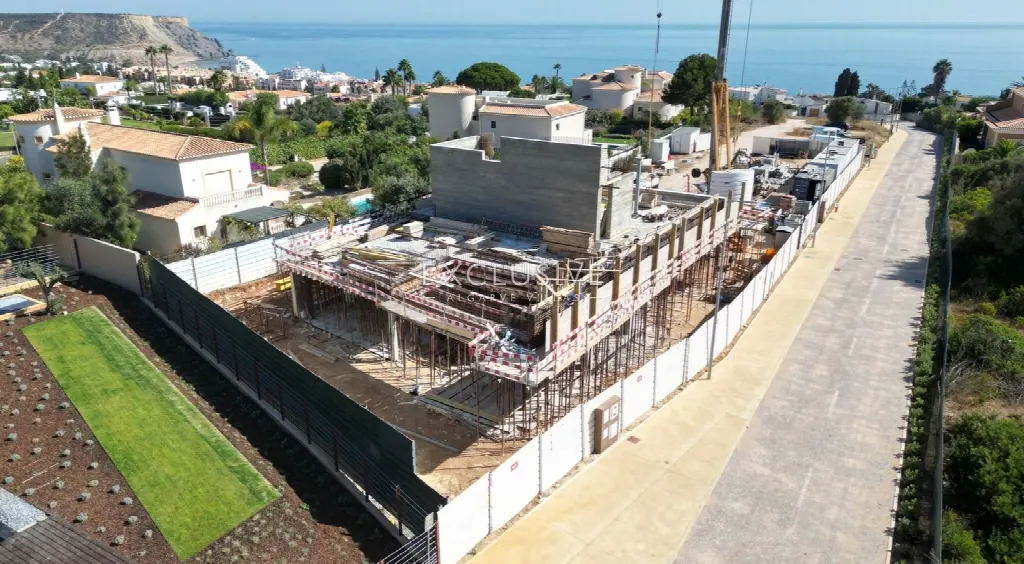 Lagos, Algarve – Moderne Villa mit 14-m-Salzwasserpool, 3 Schlafzimmer