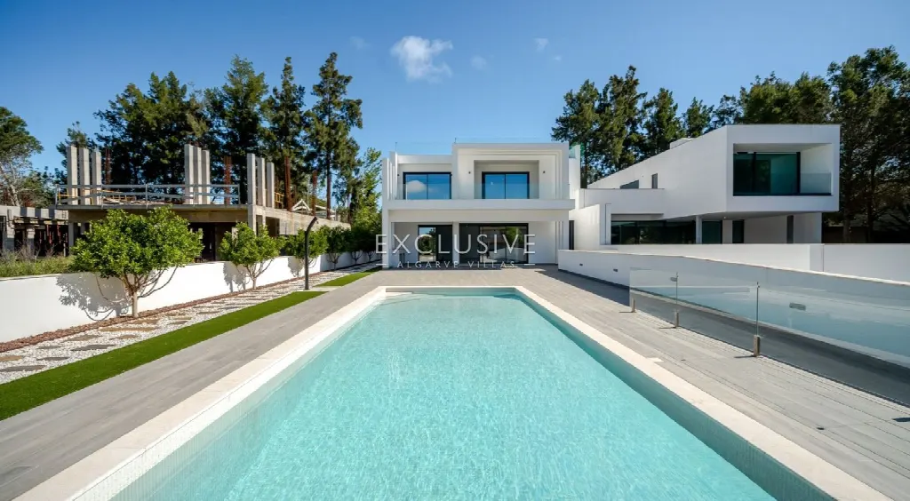 Loulé, Algarve – Neubauvilla, 3 Schlafzimmer, Salzwasserpool