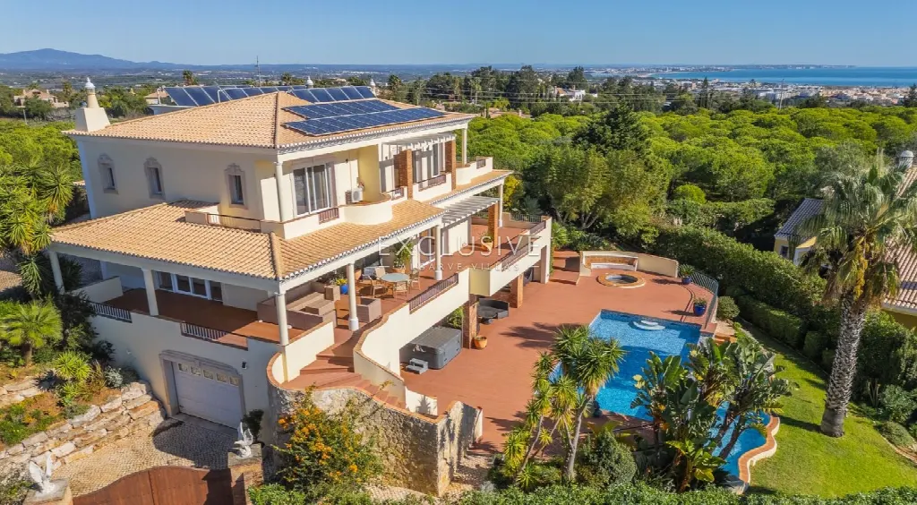 Lagos, Algarve – Hanglagenvilla mit Buchtblick, 5 Schlafzimmer