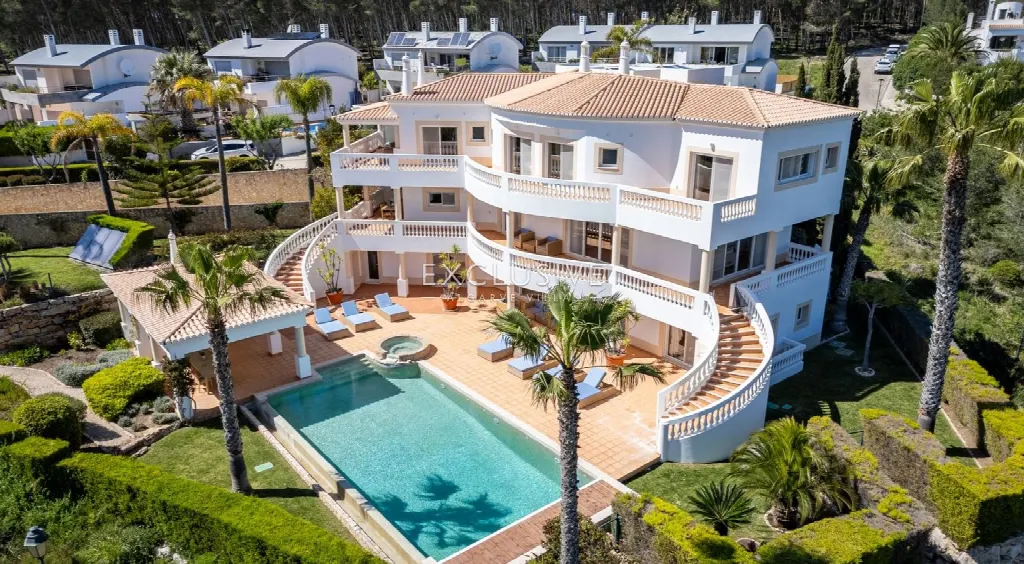 Lagos, Algarve – Küstenblick, Pool und 4 Schlafzimmer