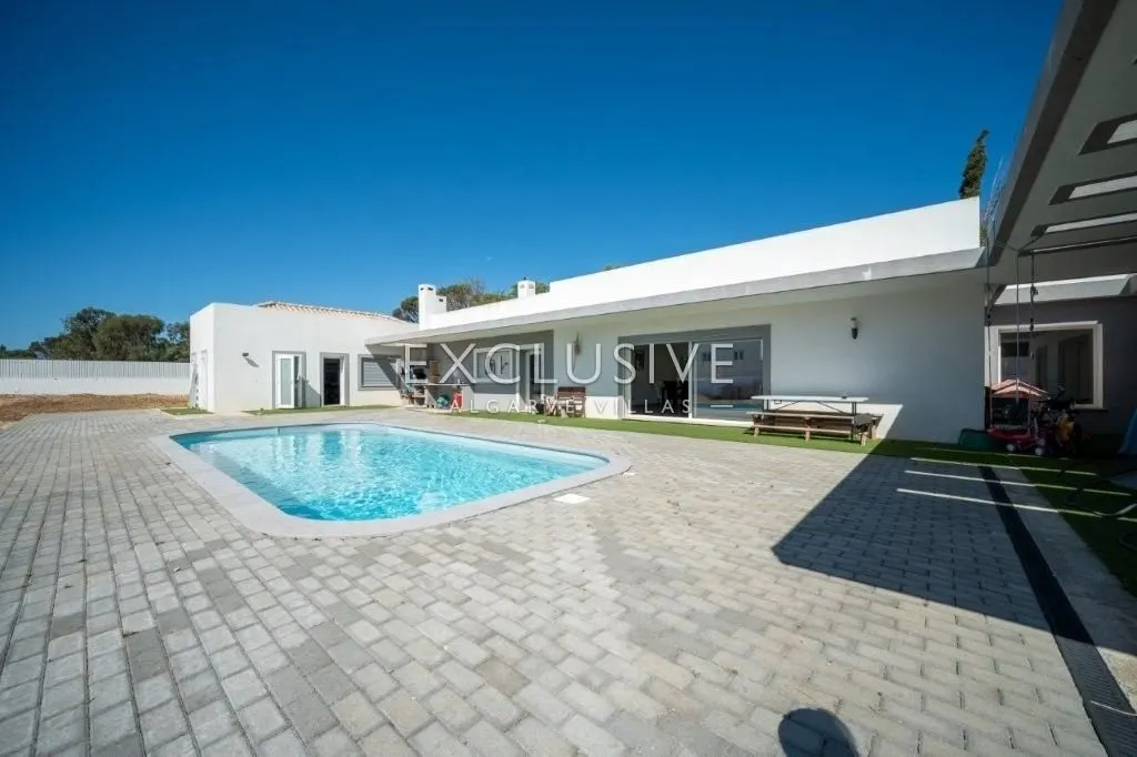 Portimão, Algarve – Einstöckige Golfvilla, 4 Schlafzimmer, Pool