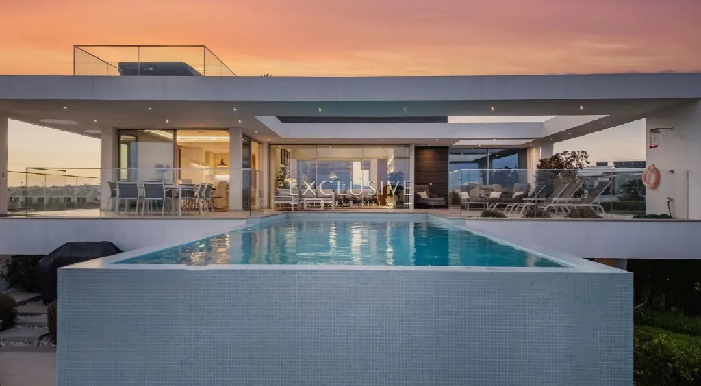 Lagos, Algarve – Moderne Villa, Meerblick, Pool, 3 Schlafzimmer