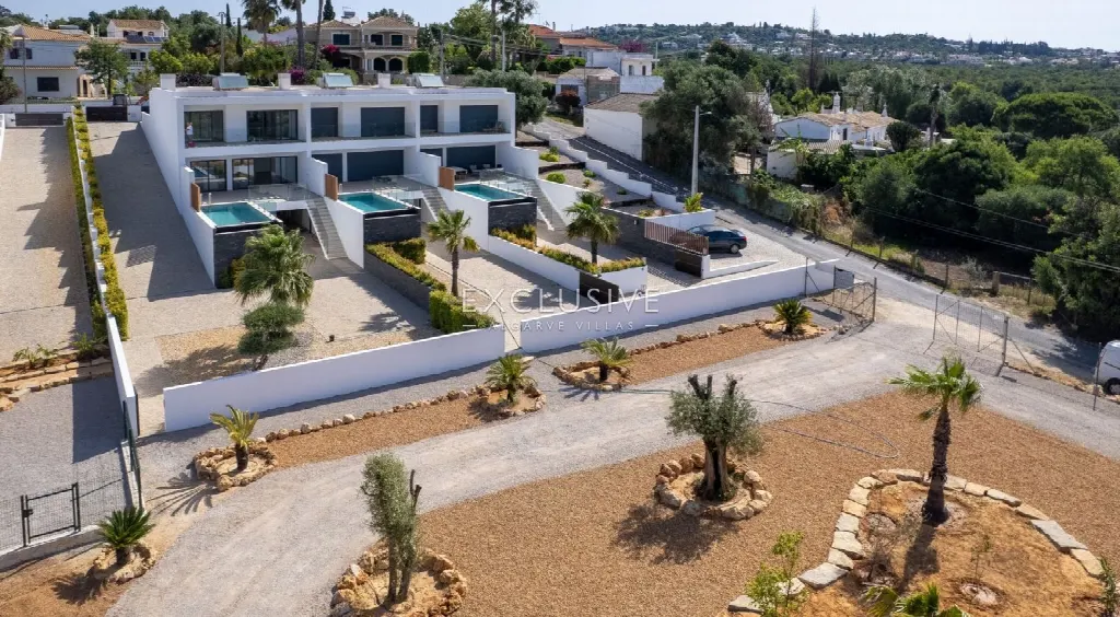 Loulé, Algarve – Neubauvilla mit Untergeschoss und Pool, 3 Schlafzimmer
