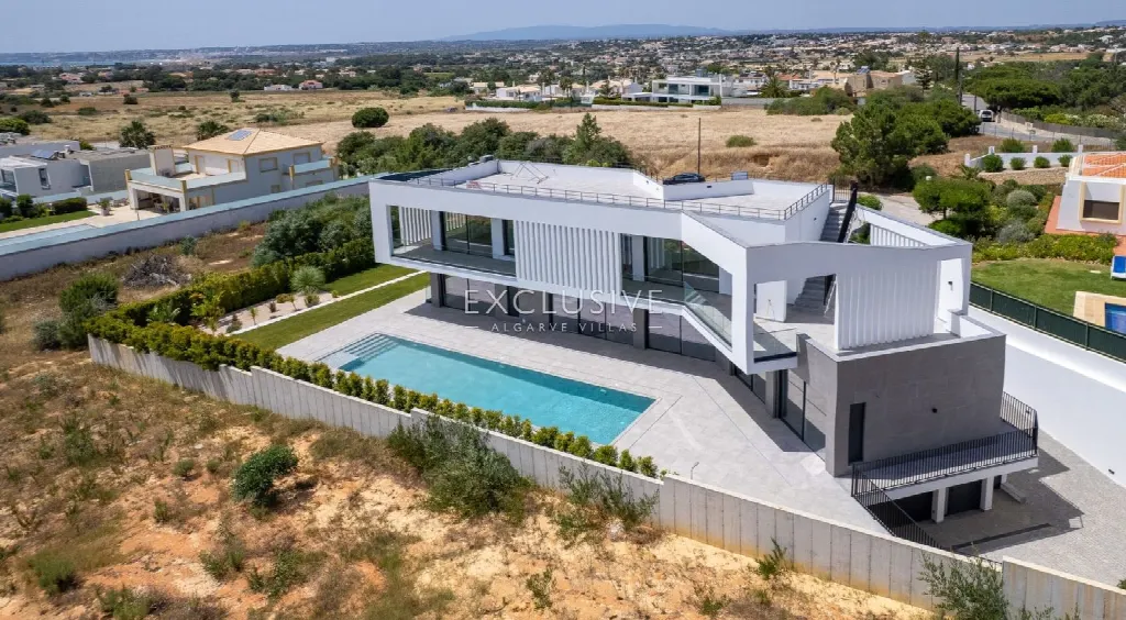 Albufeira, Algarve – Villa mit Meerblick und Dachterrasse, 4 Schlafzimmer
