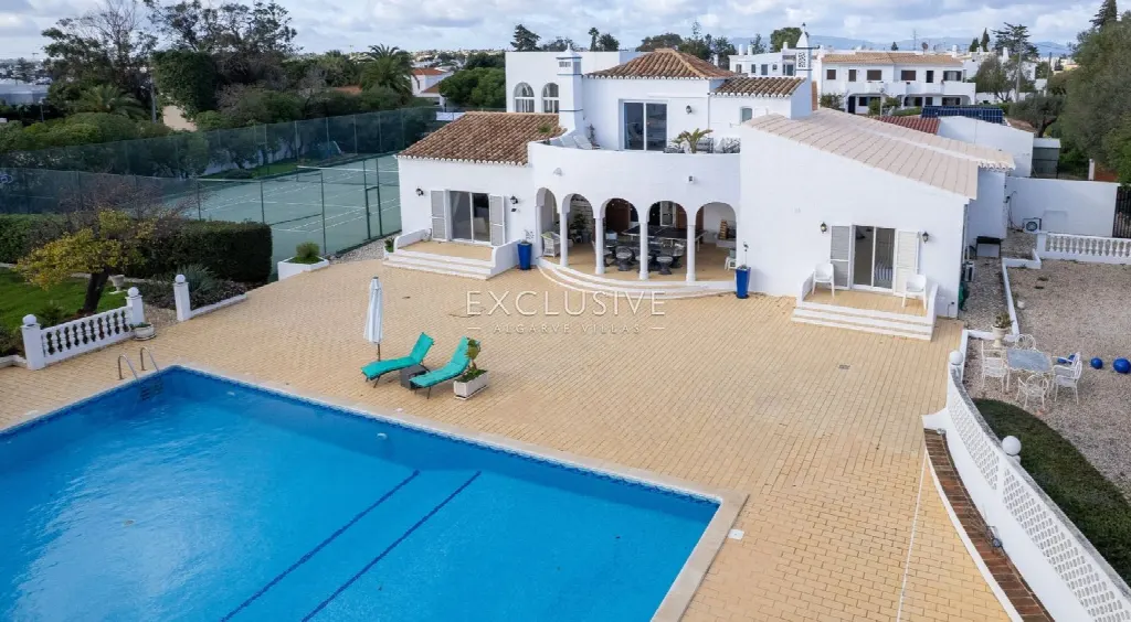 Lagoa, Algarve – Villa mit Meerblick, Tennisplatz und 6 Schlafzimmer