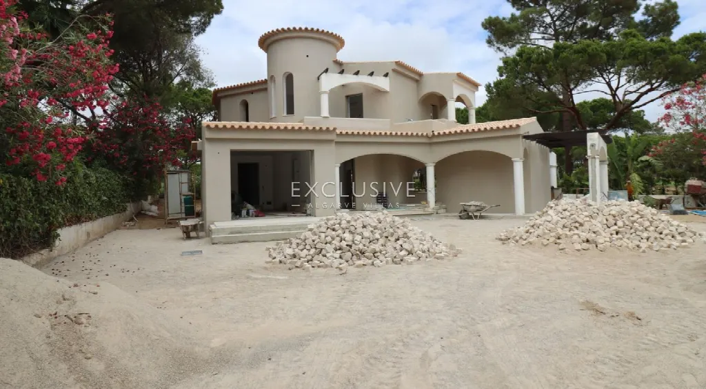 Loulé, Algarve – Golfvilla mit Pool und 4 Schlafzimmern