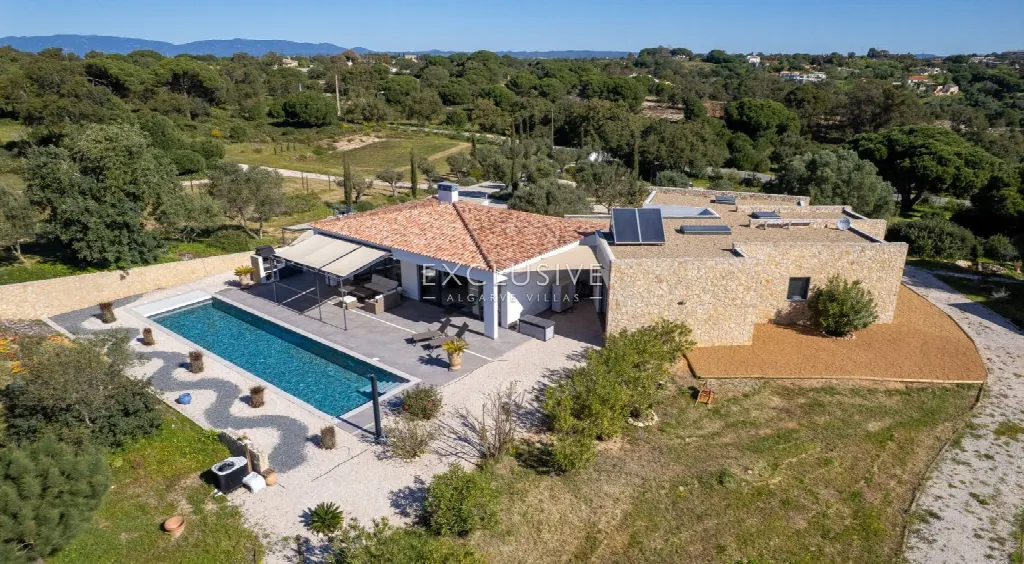 Lagoa, Algarve – 4 Schlafzimmer, Pool, 2,7 ha Grundstück