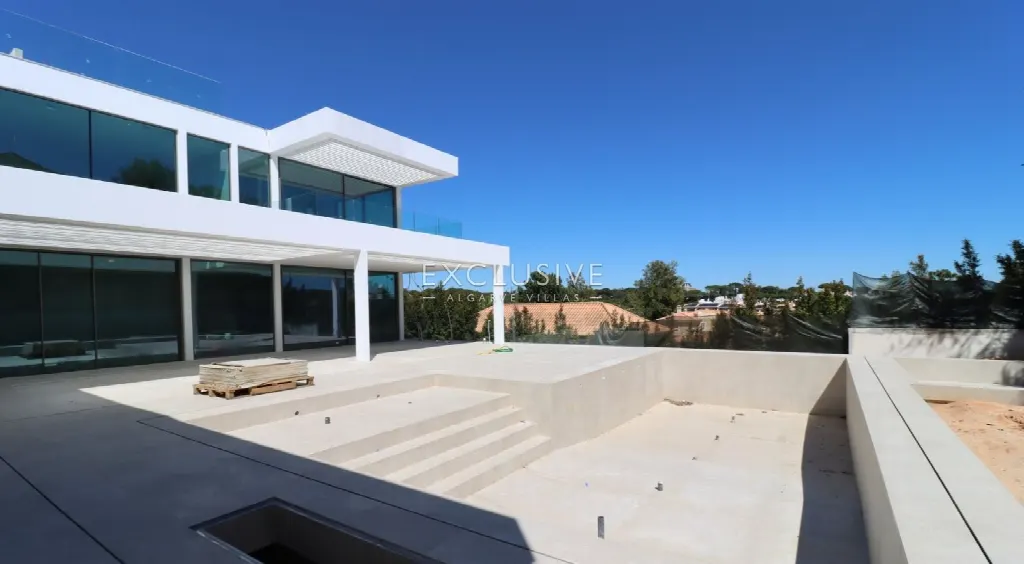 Loulé, Algarve – Moderne Villa mit Dachterrasse, 4 Schlafzimmer