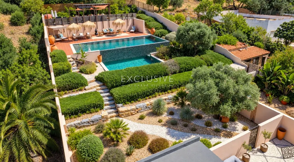 Lagoa, Algarve – Villa mit Gartenoase, Pool und 7 Schlafzimmern