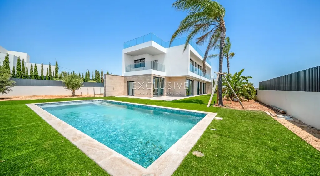 Silves, Algarve – Neubauvilla mit Pool und 4 Schlafzimmern