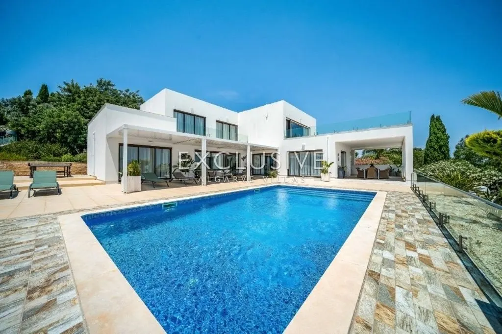 Portimão, Algarve – Energieeffiziente Villa mit Pool und 4 Schlafzimmern