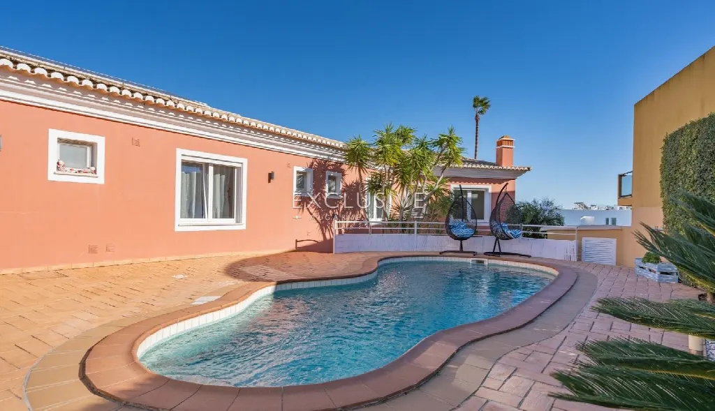 Lagos, Algarve – Villa mit Annex und Dachterrasse, 3 Schlafzimmer