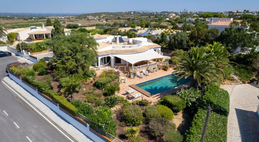 Lagos, Algarve – Villa mit Meerblick, Pool und 4 Schlafzimmern