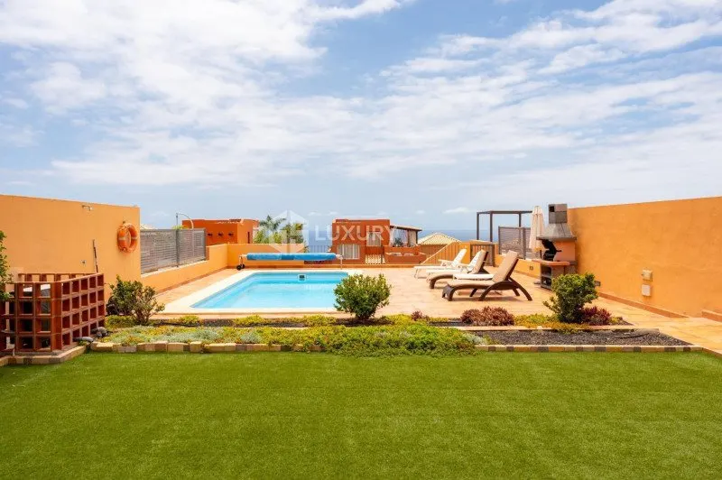 Adeje, Tenerife – Villa mit Meerblick und Pool, 3 Schlafzimmer