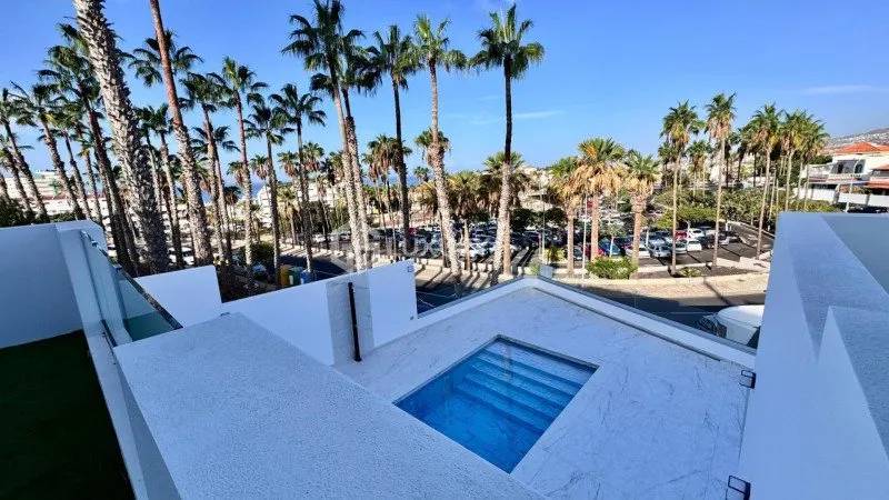 Adeje, Teneriffa – Neubauvilla mit Meerblick, 3 Schlafzimmer
