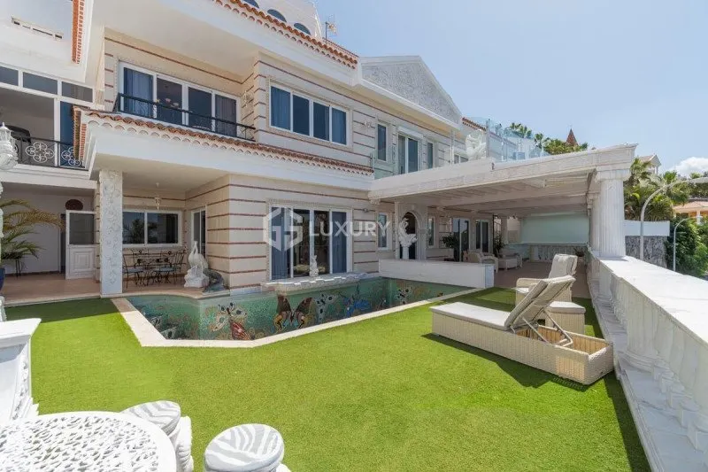 Adeje, Tenerife – Villa mit Mosaikpool und Meerblick, 5 Schlafzimmer