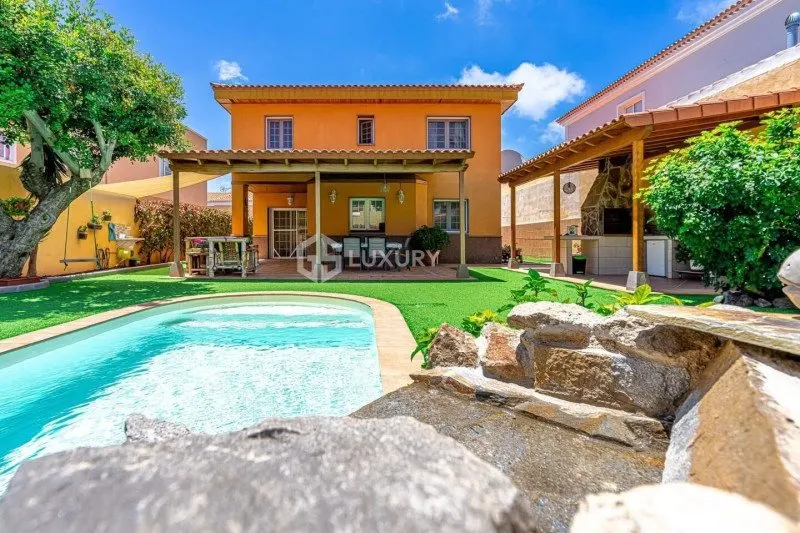 Adeje, Tenerife – Freistehende Villa mit Pool und 4 Schlafzimmern