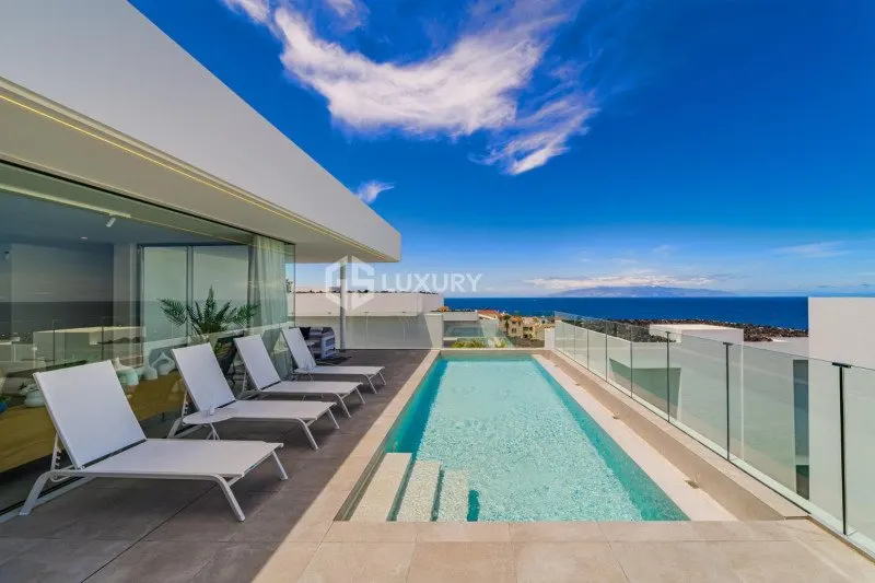 Adeje, Tenerife – Neubauvilla mit Pool und Aufzug, 4 Schlafzimmer