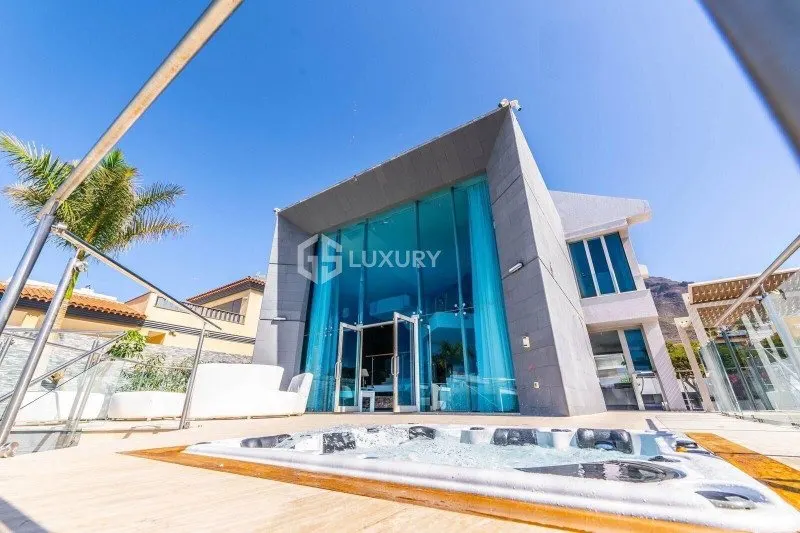 Adeje, Tenerife – Designvilla mit Glasfassade, 5 Schlafzimmer