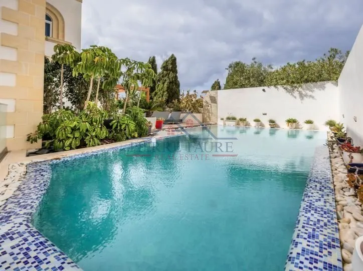Swieqi, Malta – Villa mit Indoor-Pool und Spa, 6 Schlafzimmer