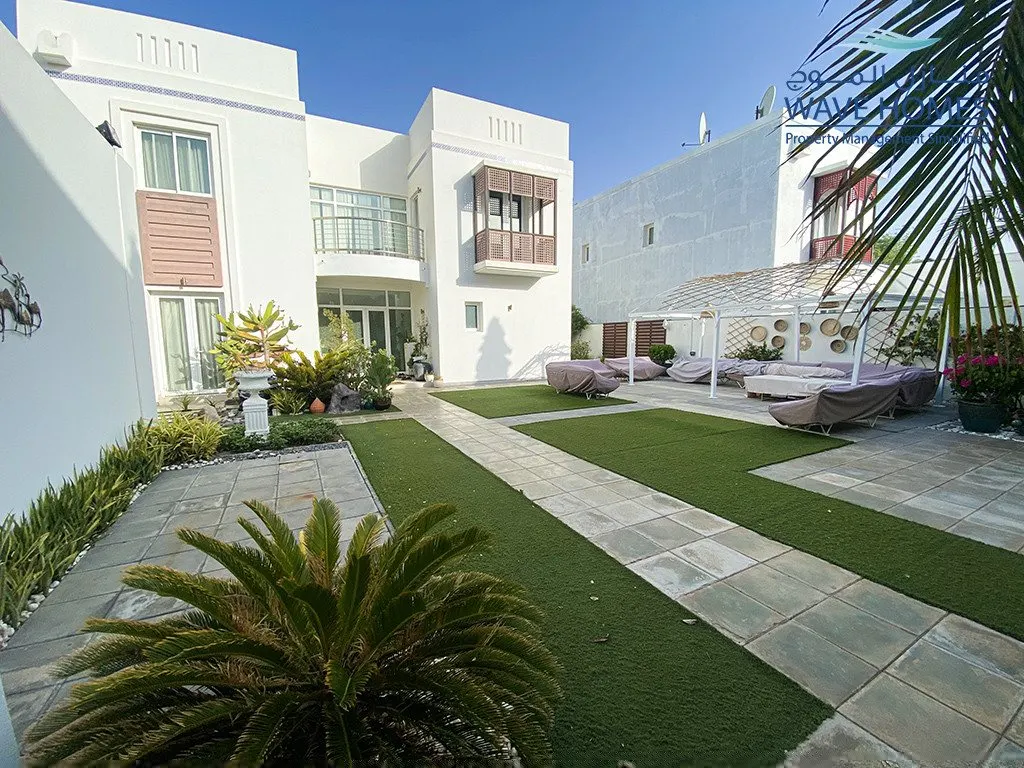 Al Mouj, Muscat – Villa am See mit Pool, 5 Schlafzimmer
