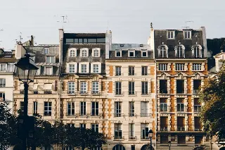 Mehrfamilienhaus verkaufen in München: Was ist wichtig? Schritte, Steuern, Makler
