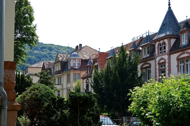 Villa verkaufen: Ablauf, Kosten, solvente Käufer und Spekulationssteuer