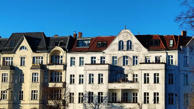 Mehrfamilienhaus verkaufen in Berlin: Schritte, Makler, Steuern – worauf achten?
