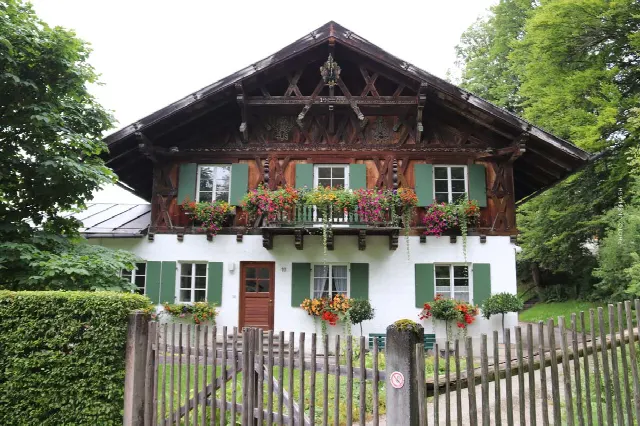 Villa verkaufen München: Liste, Bewertung, Preise, Immobilienmakler, Erfahrungen