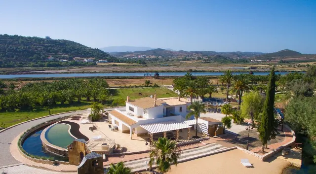 Villa am Arade auf 4,4 Hektar, 3 Schlafzimmer