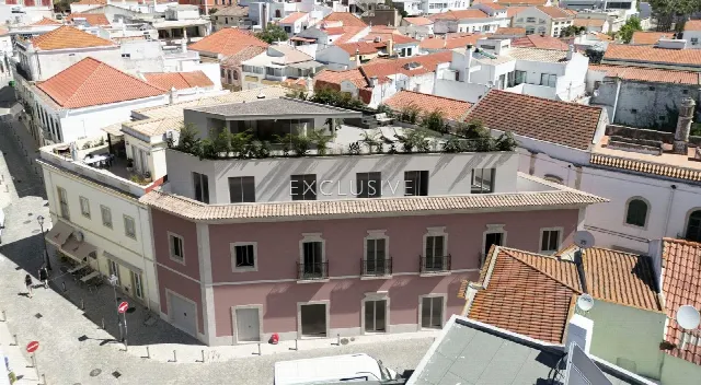 Stadtvilla mit Dachpool, 5 Schlafzimmer