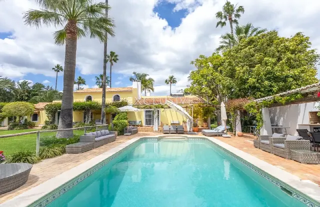 Villa mit Obstgarten, 6 Schlafzimmer