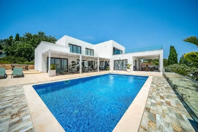 Energieeffiziente Villa mit Pool und 4 Schlafzimmern
