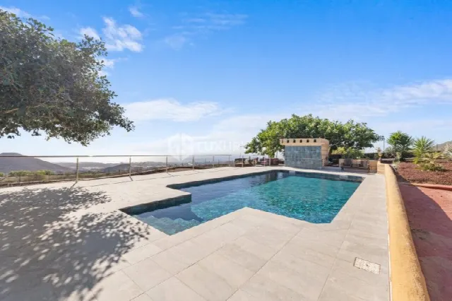 Villa mit Meerblick und 5 Schlafzimmern