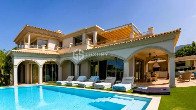 Golfvilla mit Meerblick und 6 Schlafzimmern