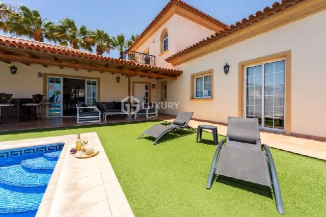 Golflage, beheizter Pool, 8 Schlafzimmer