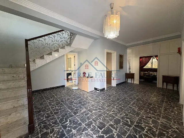 Weitläufige Villa, 4 Schlafzimmer, Umbaupotenzial