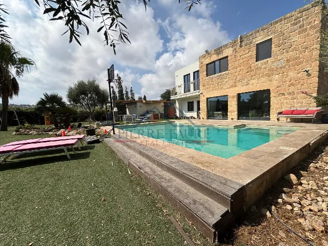 Villa mit Pool und Garten, 4 Schlafzimmer