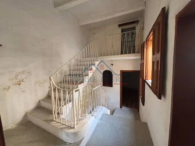 Townhouse mit genehmigtem Umbau, 4 Schlafzimmer