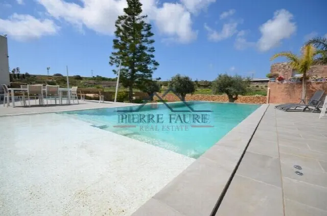 Villa mit Pool und Olivenbäumen, 4 Schlafzimmer