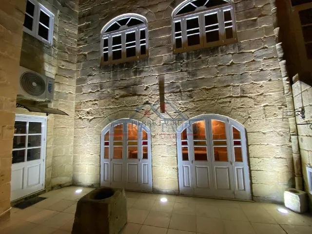 Charakterhaus mit Innenhof und 3 Schlafzimmern