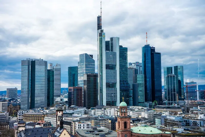 FOUR Frankfurt: Neue Skyline für die Banken-Metropole + Bauphase