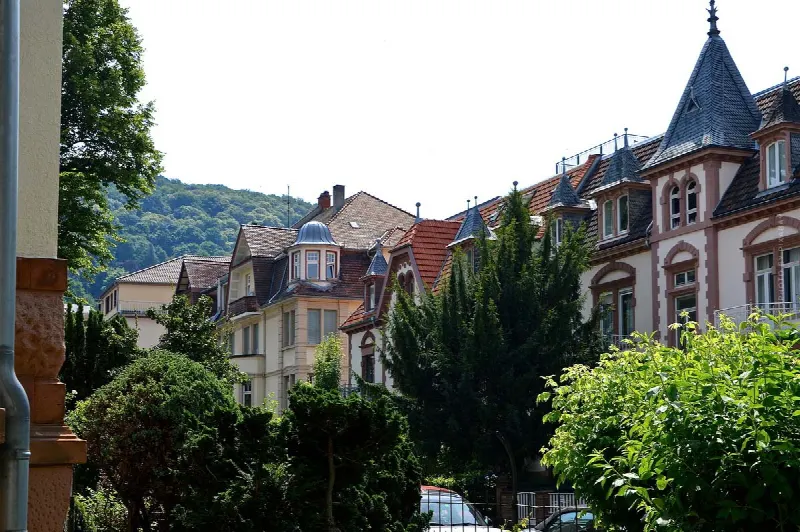 Villa verkaufen: Ablauf, Kosten, solvente Käufer und Spekulationssteuer