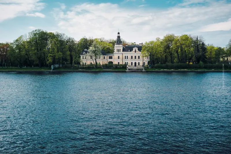 10% Tippgeber Provision Berlin: 10.5 Millionen Villa Süd/West – Käufer für diese und weitere Villen