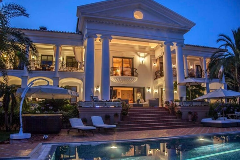Eindrucksvolle Villa mit Pool in Sierra Blanca