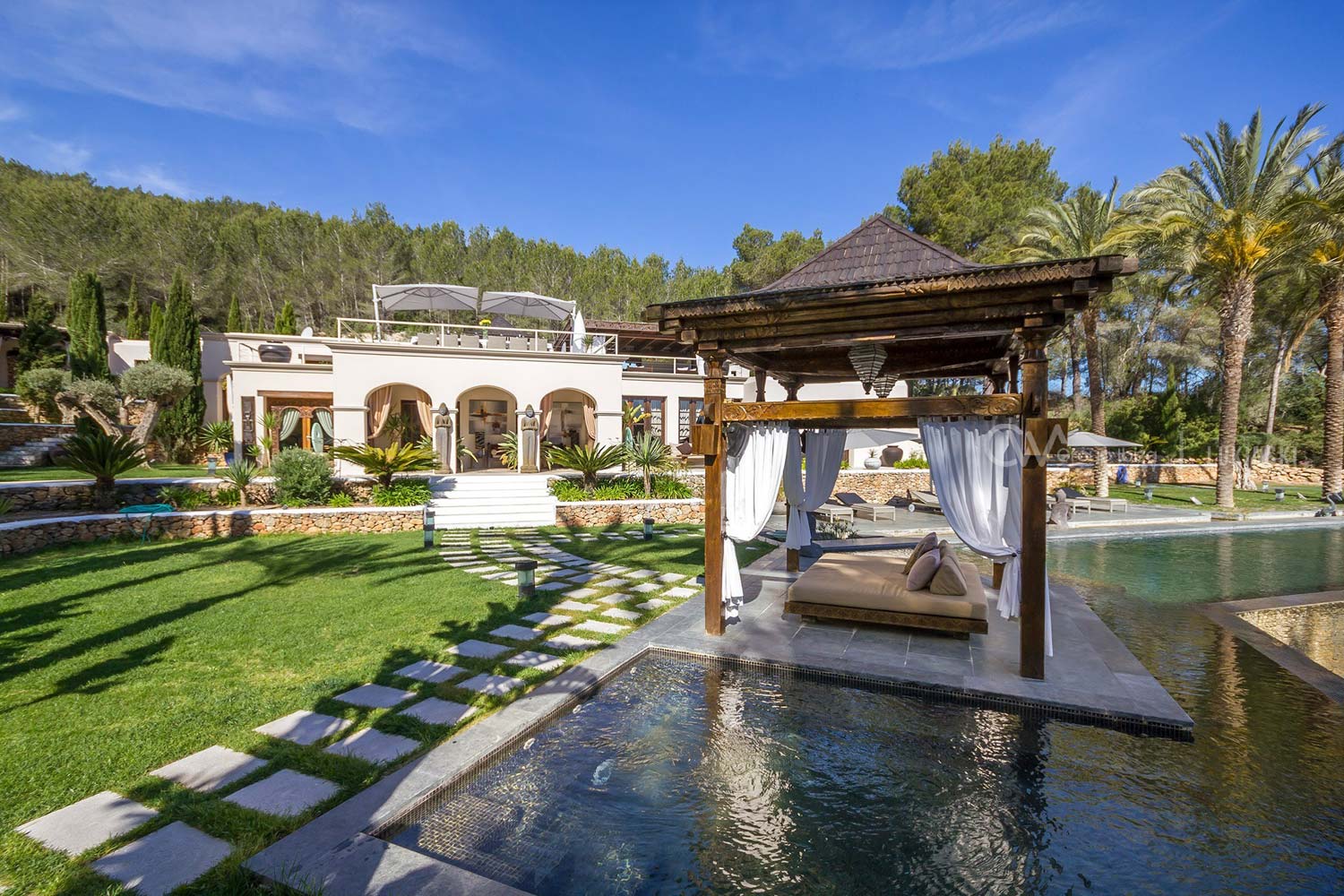 Ibiza, Spanien – Luxus Villa in den Bergen nähe des Morna-Tals