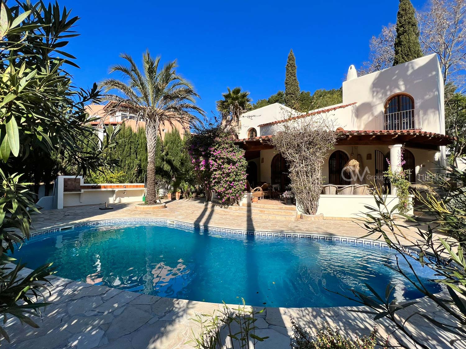 Ibiza, Spanien – Schöne Villa in Strandnähe mit großem Pool in Cala llonga