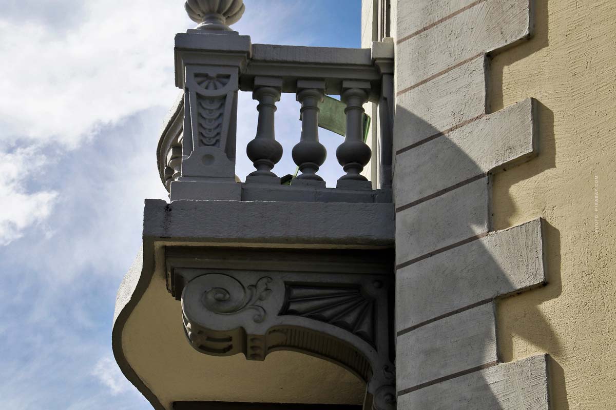 Altbau-Balkon in K&ouml;ln