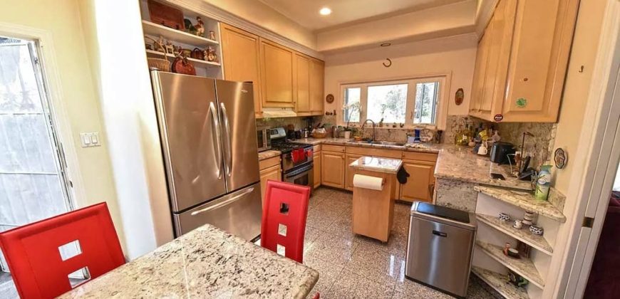 Los Angeles, CA 90068 – 2145 Fairfield Ave